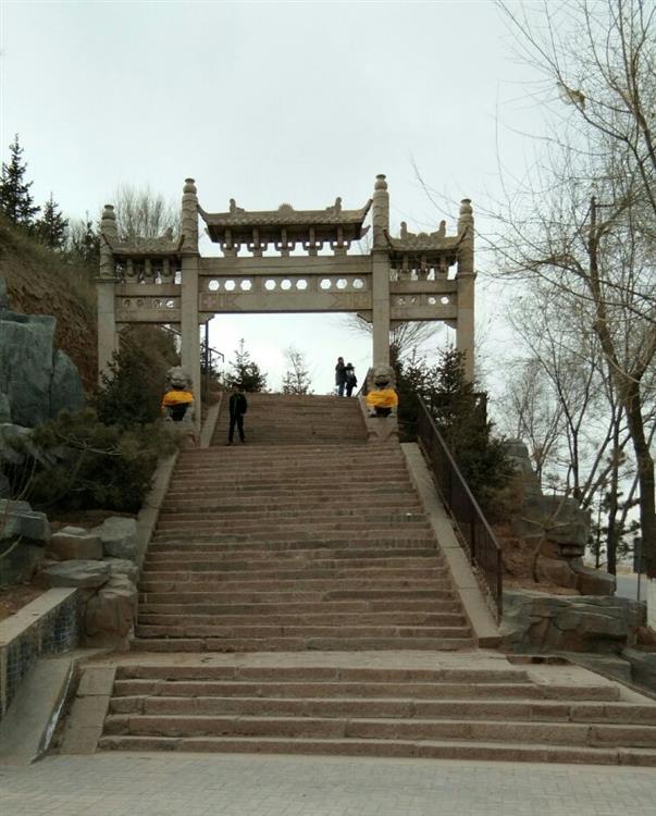 美丽西宁南山公园,风凰台,西宁市全景色真美.