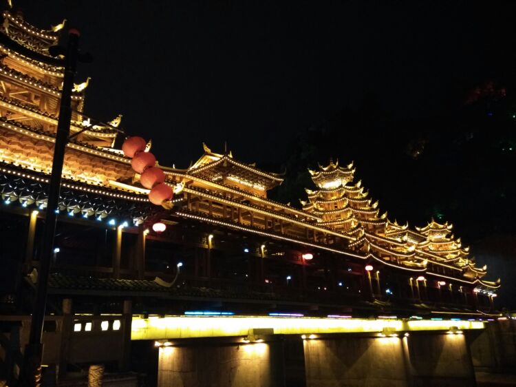 通道县风雨桥夜景.