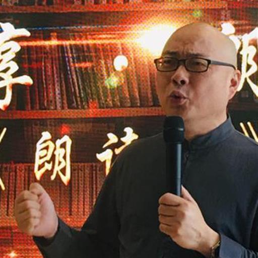 他们把我化成人的样子
孤独地站在田间地头
我就这样
等着你来
我手里的飘带
在风中情不自禁的舞蹈
你...