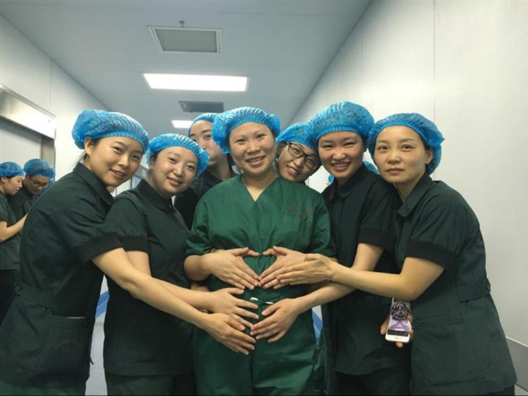 物以稀为贵95照片墙制作中……都说手术室护士穿上工作服戴上口罩都