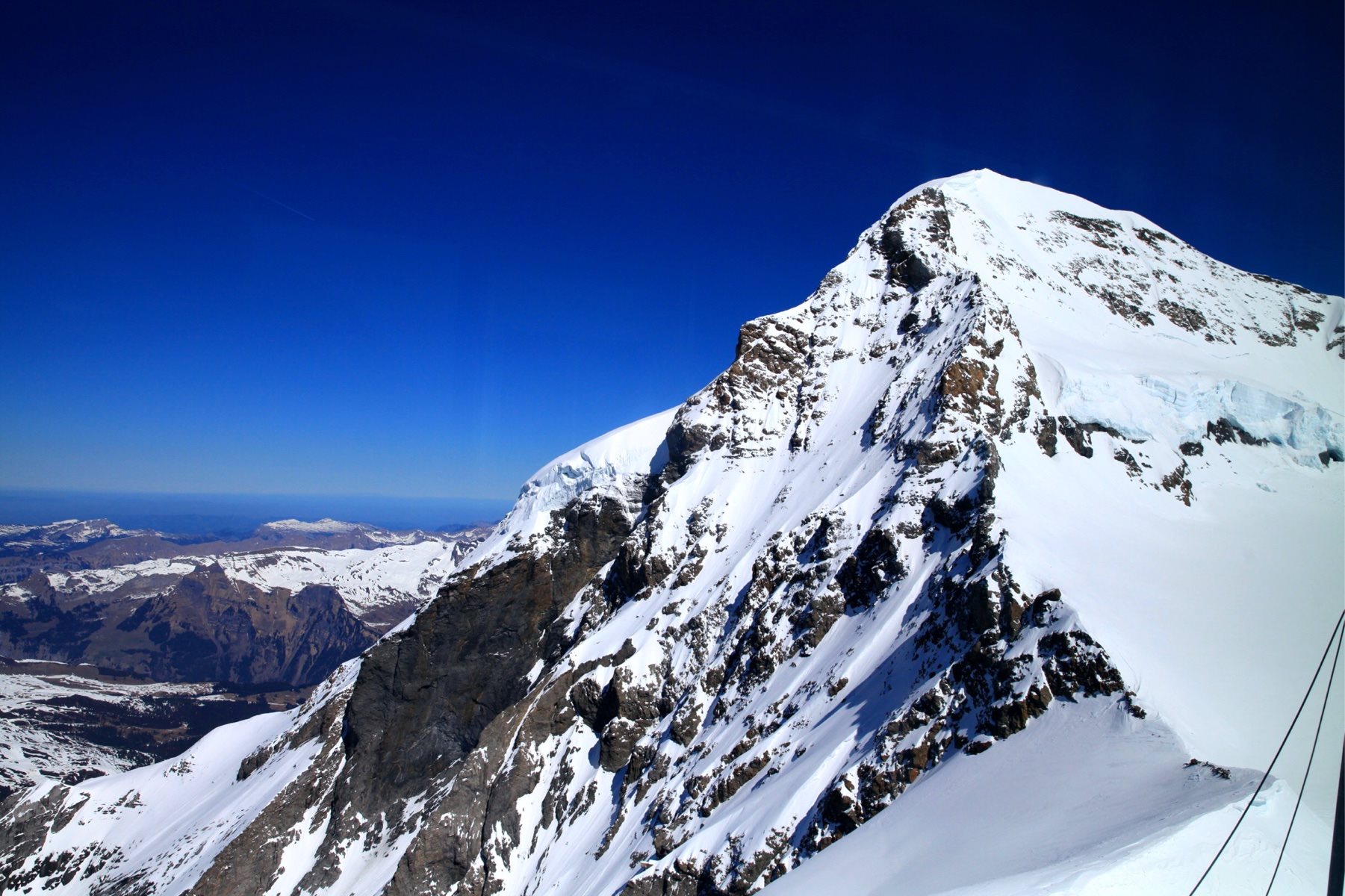 少女峰是瑞士著名山峰,被称为"欧洲之巅"